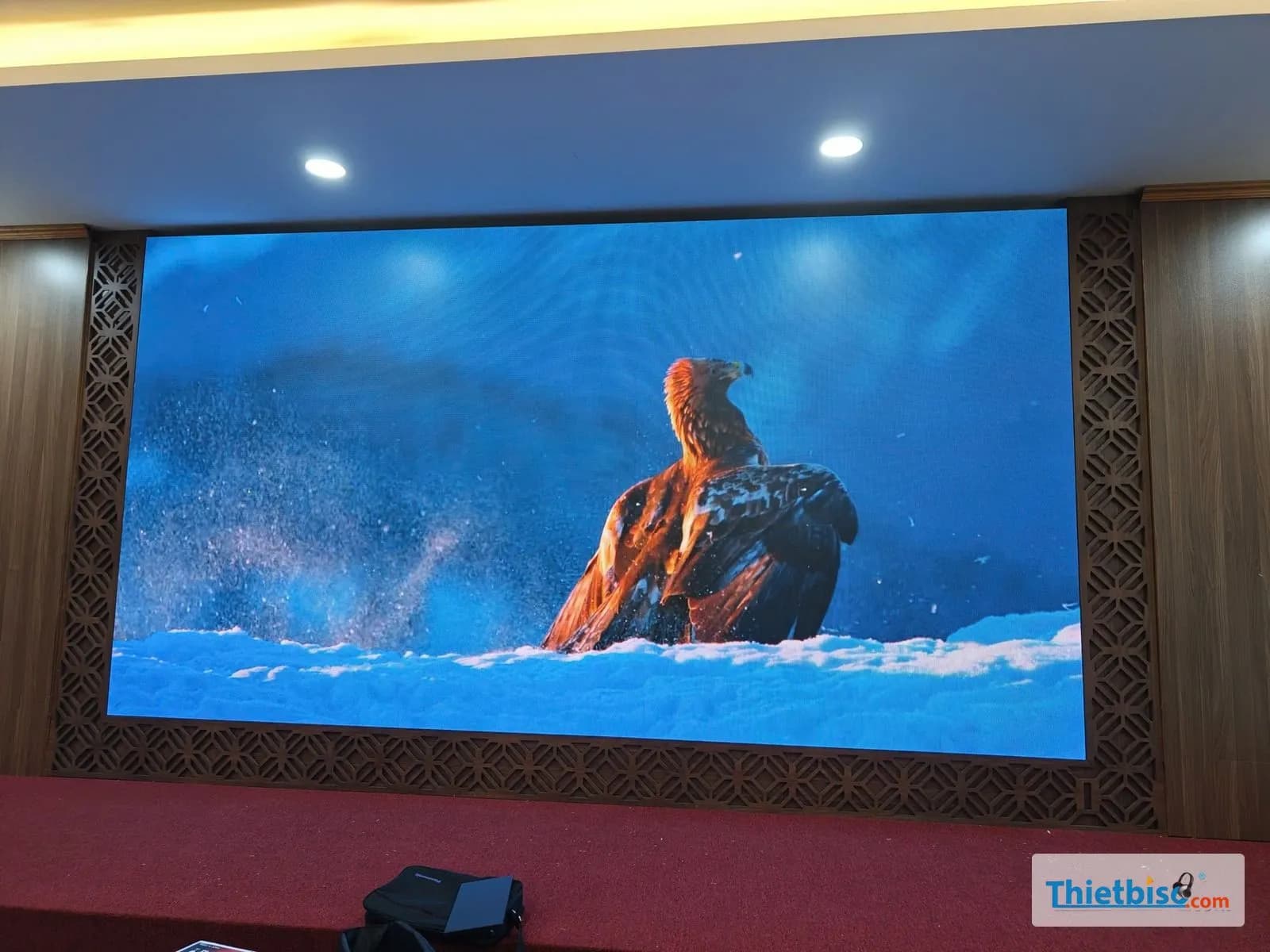 Màn LED ngoài trời và trong nhà khác nhau thế nào? Cách chọn đúng loại
