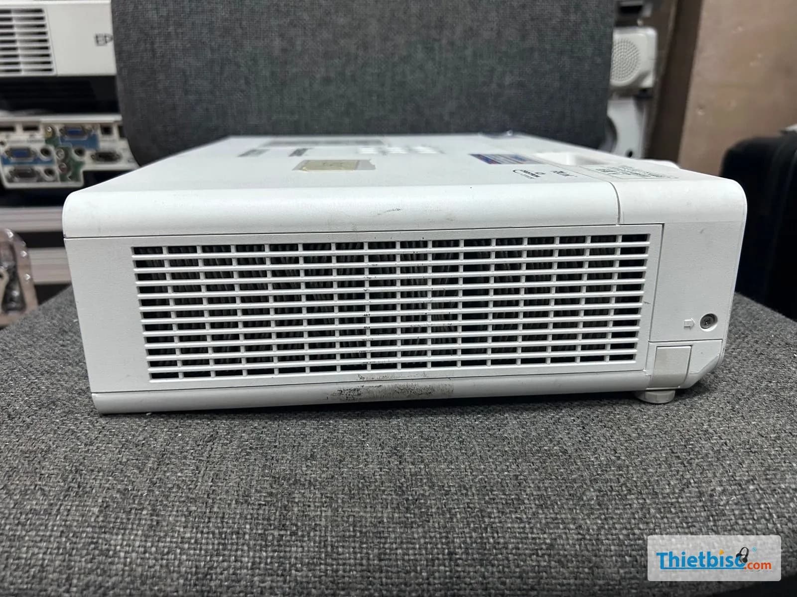 Panasonic PT-VW355NJ cũ – Góc máy