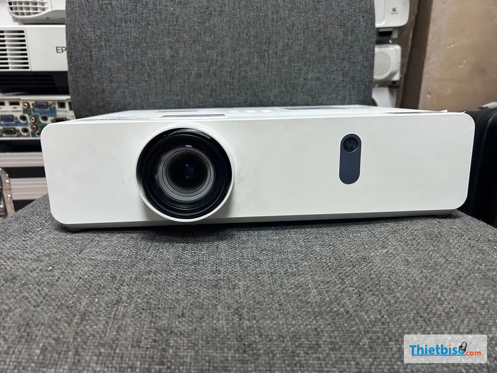 Panasonic PT-VW355NJ cũ – Góc máy