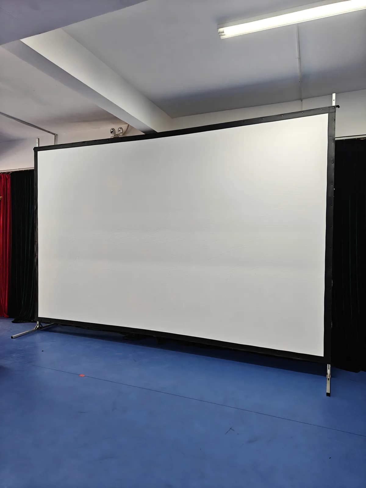 Màn chiếu khung 200 inch (4m×3m) của bộ máy chiếu 7 cho thuê